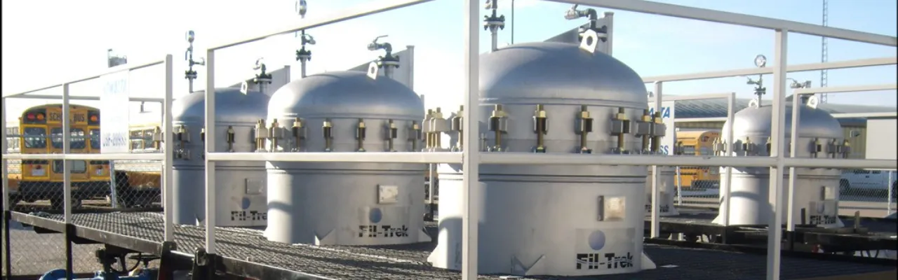 Multi-bag filtration system in service